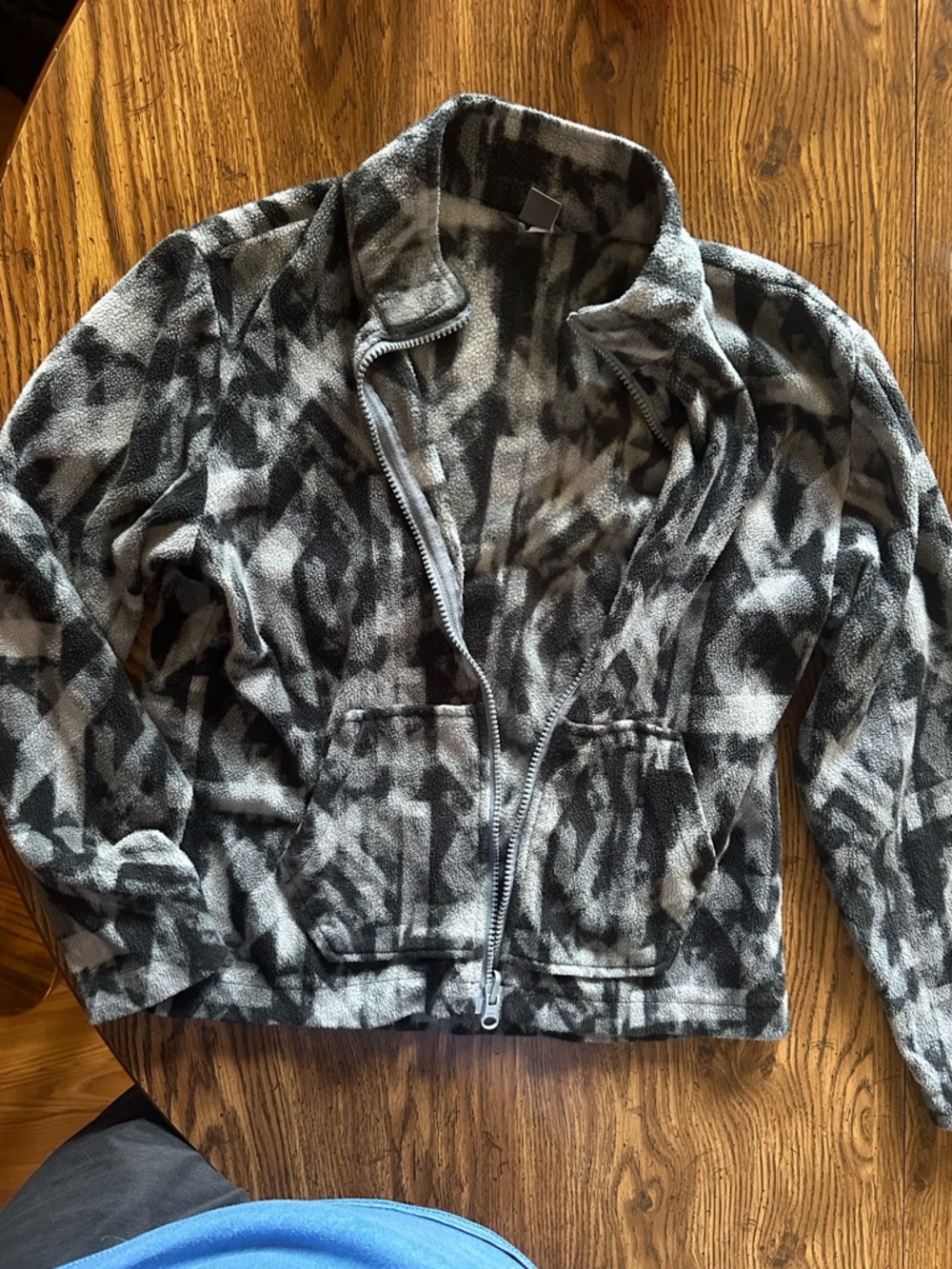 Eddie Bauer Black & Gray Patterned Teddy Fleece Jacket